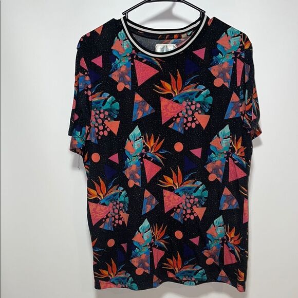 Colorful Geometric Print T-Shirt - Picture 1 of 8